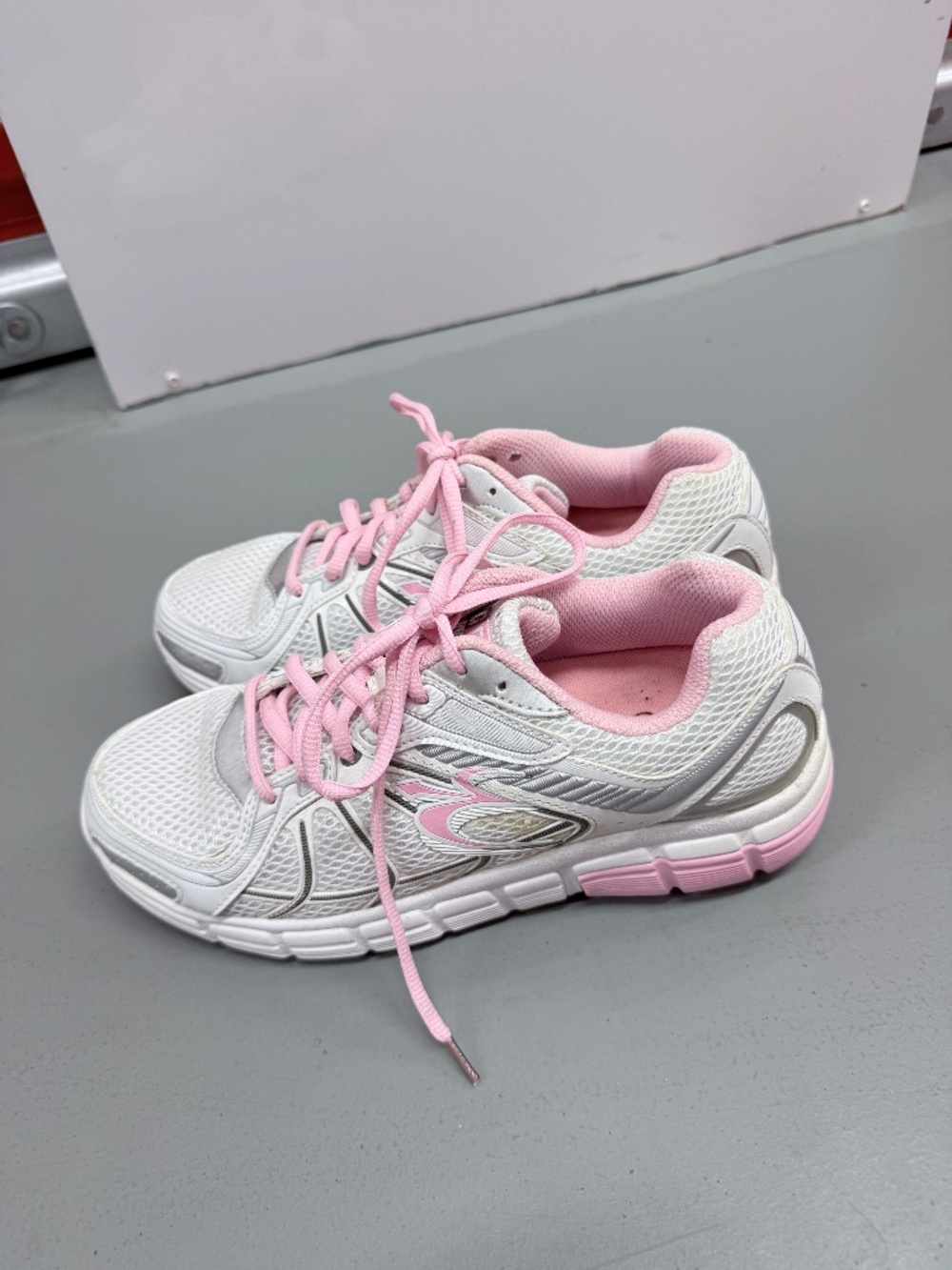 Gravity Defyer - size 8.5